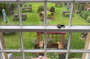 Interior - Relax and Unwind in Simonburn Bed and Breakfast’s Family Room with Garden Views (Simonburn)