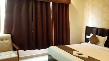 Hypo-allergenic bedding, desk, soundproofing, free WiFi