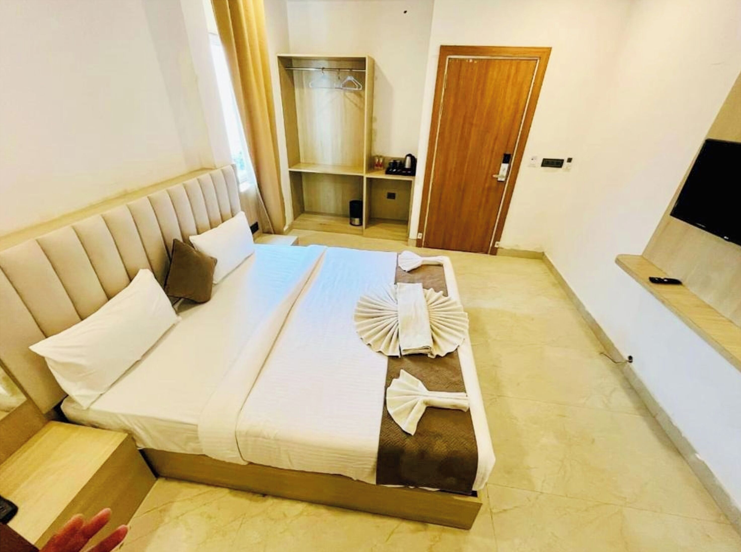 Hypo-allergenic bedding, desk, soundproofing, free WiFi