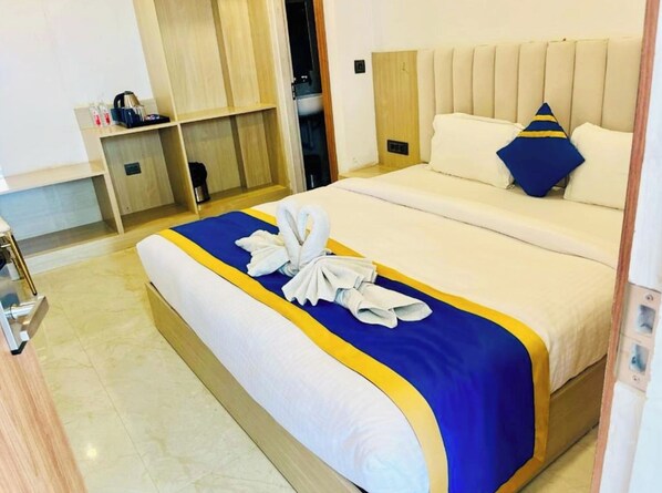 Standard Double Room, Air conditioning | Hypo-allergenic bedding, desk, soundproofing, free WiFi - Hotel The Neelkanth Ayodhya (Faizabad)