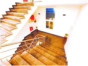 Lobby - Hotel The Neelkanth Ayodhya (Faizabad)