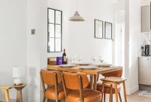 Dining - Unique St John’s Wood 2BR near Regent’s Park (Greater London)