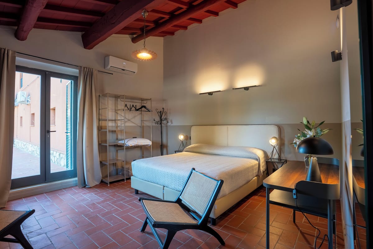 Comfort Double or Twin Room, Garden View | Desk, laptop workspace, blackout drapes, WiFi (free)