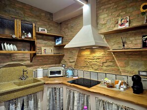 Refrigerador, horno, placa de cocina, cafetera/tetera