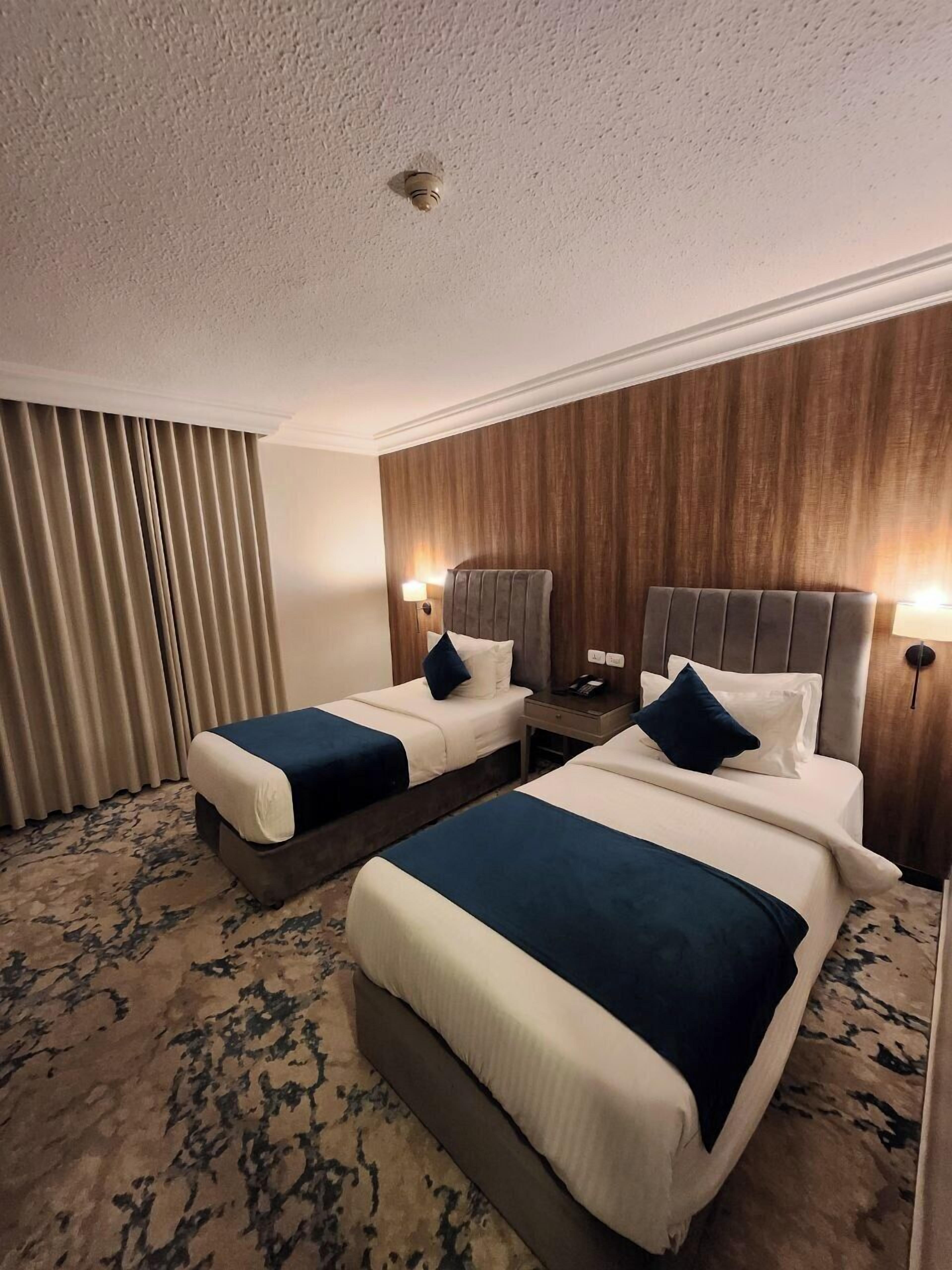 Deluxe Room | In-room safe, desk, iron/ironing board, free WiFi