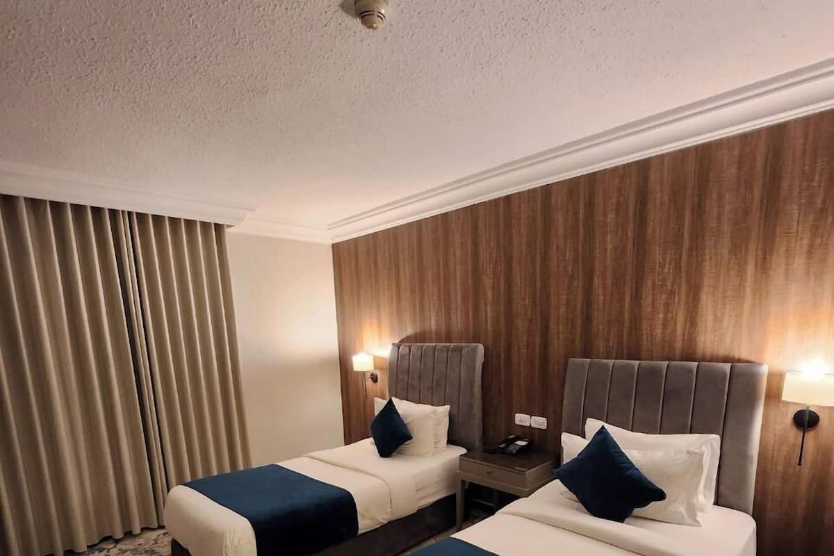 Deluxe-Zimmer | Zimmersafe, Schreibtisch, Bügeleisen/Bügelbrett, kostenloses WLAN