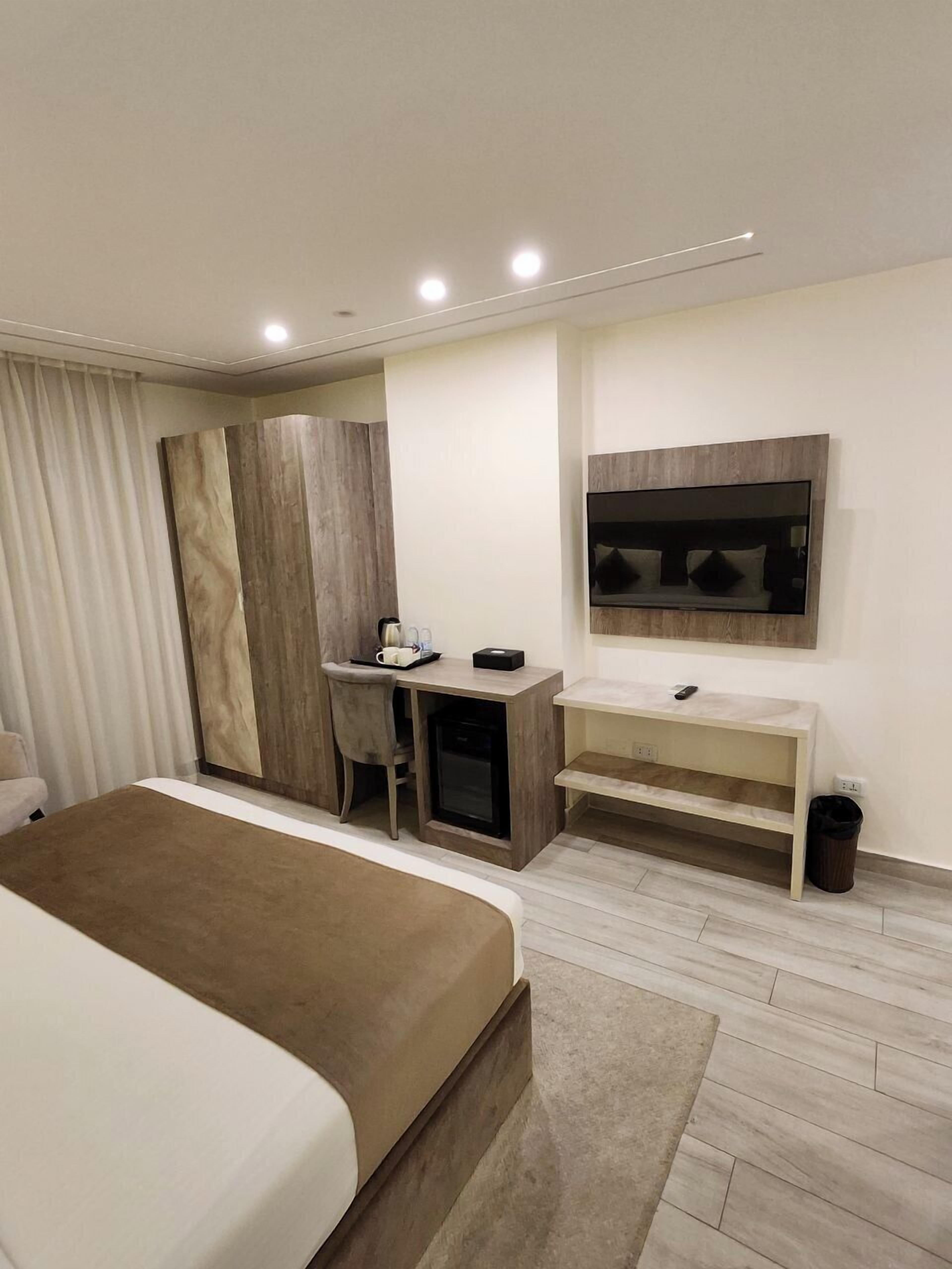 Luxury Apartment | In-room safe, desk, iron/ironing board, free WiFi