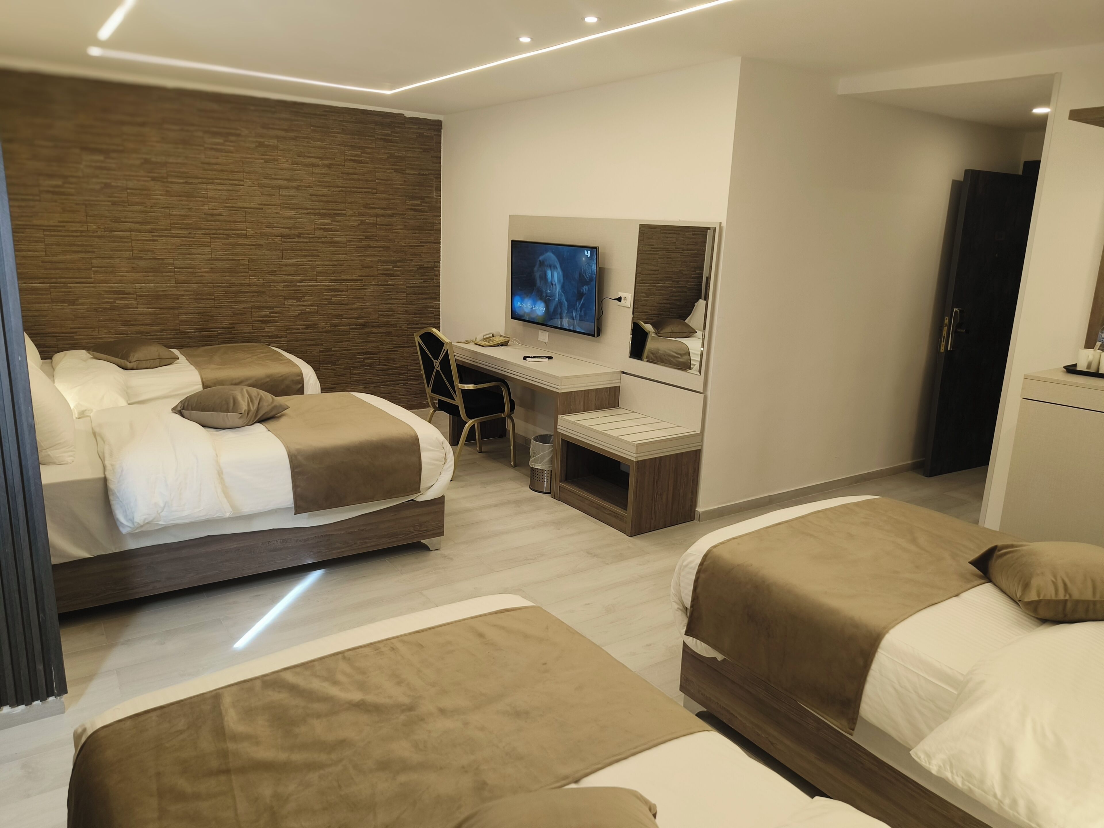 Deluxe Quadruple Room | In-room safe, desk, iron/ironing board, free WiFi