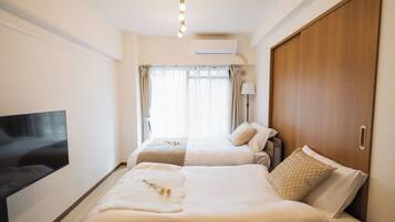 3 bedrooms, iron/ironing board, WiFi, bed sheets