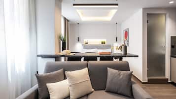 Deluxe Quadruple Room | Living area | TV