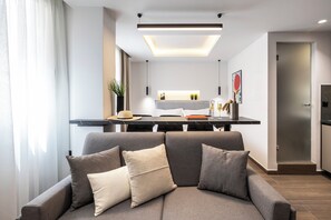 Deluxe Quadruple Room | Living area | TV - DOMIOS Suites Athens (Athens)