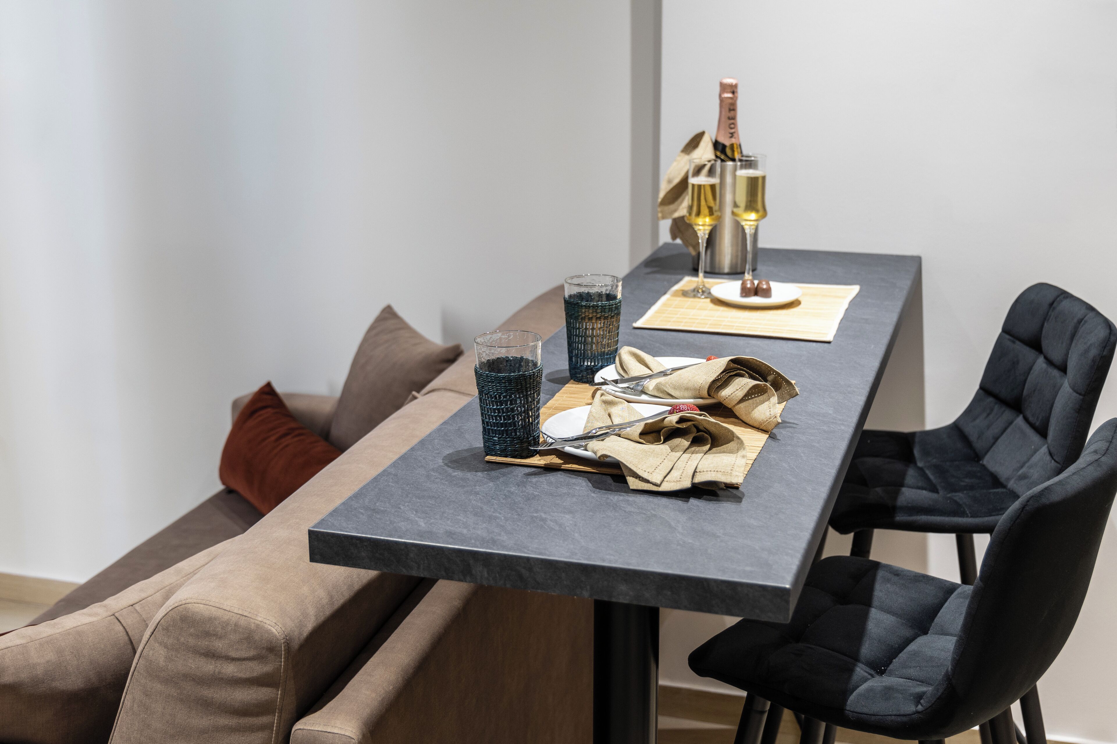 Deluxe vierpersoonskamer | Dineren