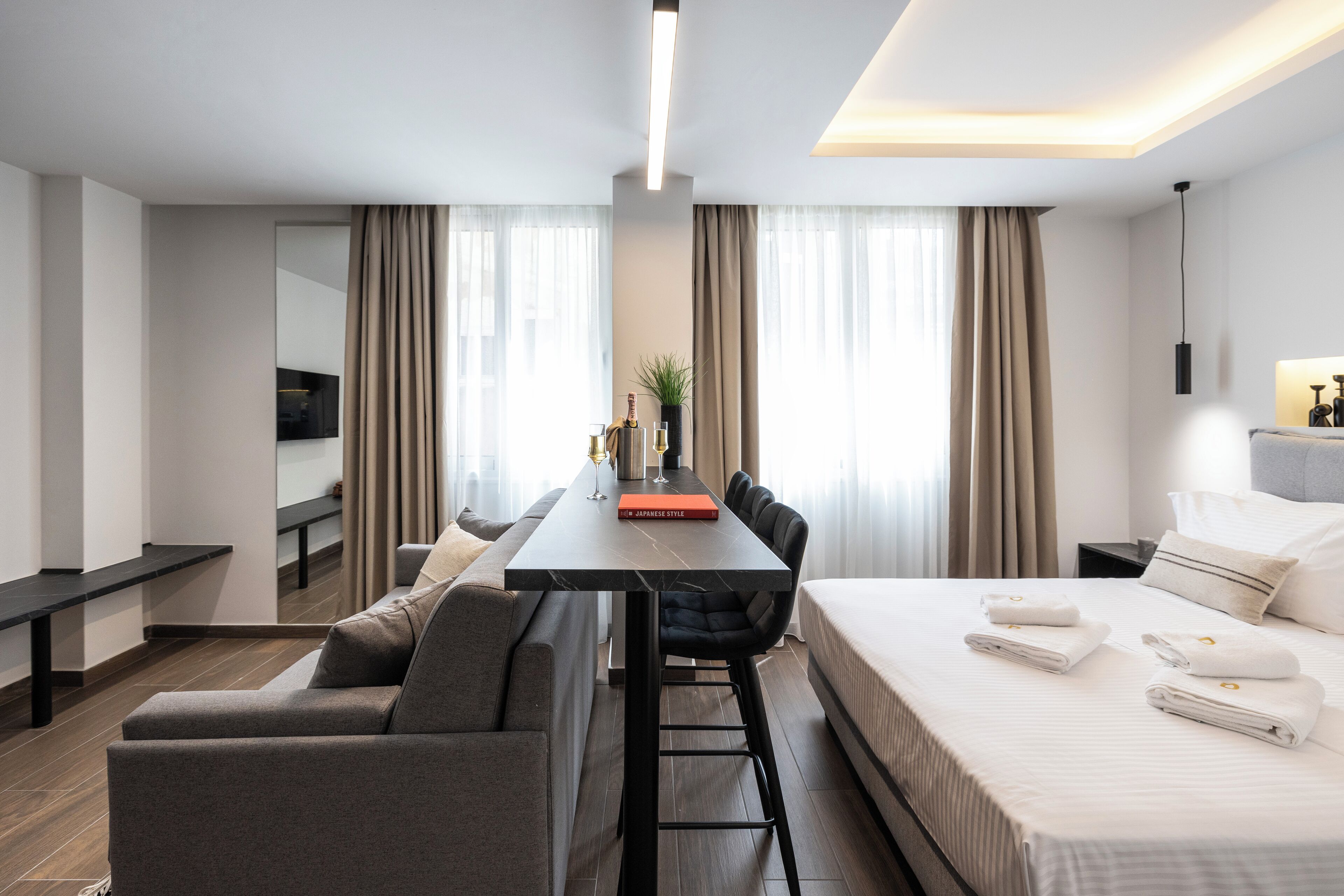 Deluxe fyrbäddsrum | Ljudisolering, strykjärn/strykbräda och gratis wi-fi