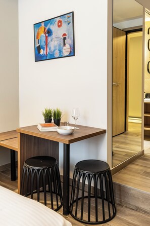 Habitación doble superior | Sistema de insonorización, tabla de planchar con plancha, wifi gratis