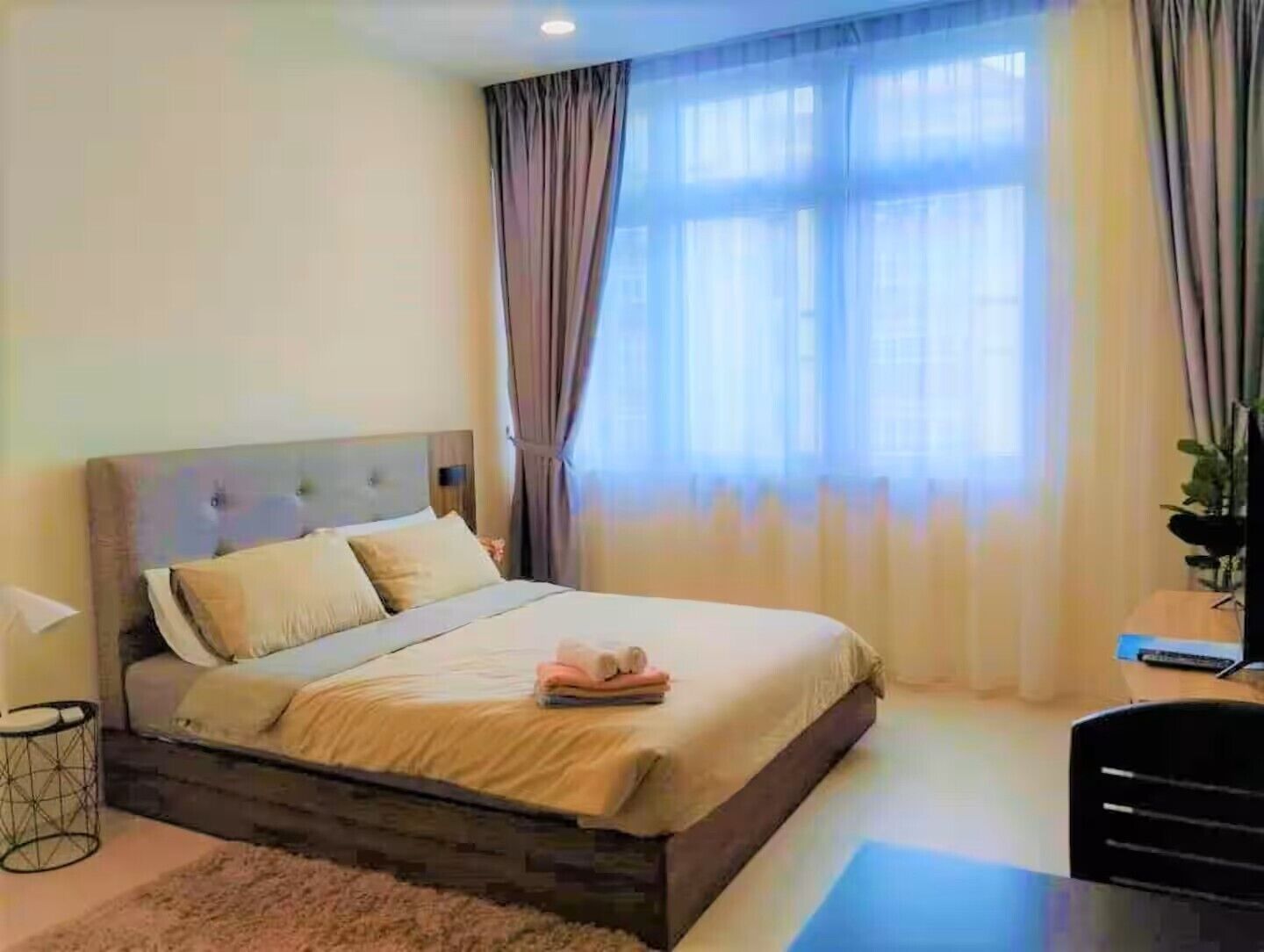 Travel cot, free WiFi, bed sheets, wheelchair access