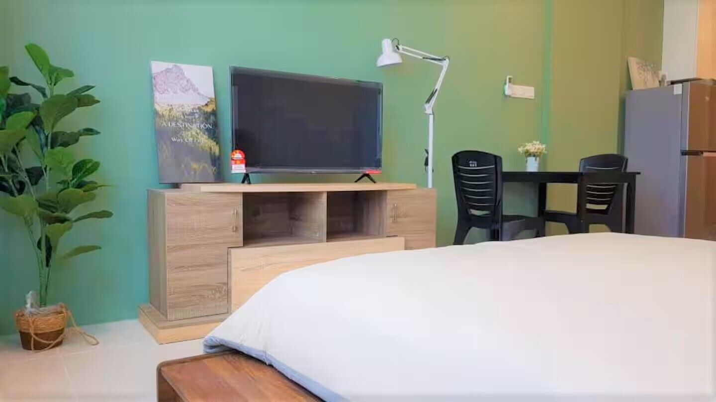 Travel cot, free WiFi, bed sheets, wheelchair access