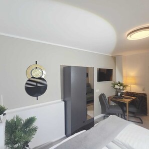 Iron/ironing board, WiFi, bed sheets - APART Studio- Suites Dessau-Rosslau - Classic - with Whirlpool Parking Elberadweg (Dessau-Roßlau)