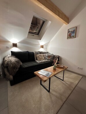 Living area - Apartment 2/4 pers Lac de Chabarrou Cauterets summer/winter (Cauterets)
