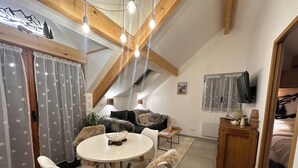 Interior - Apartment 2/4 pers Lac de Chabarrou Cauterets summer/winter (Cauterets)