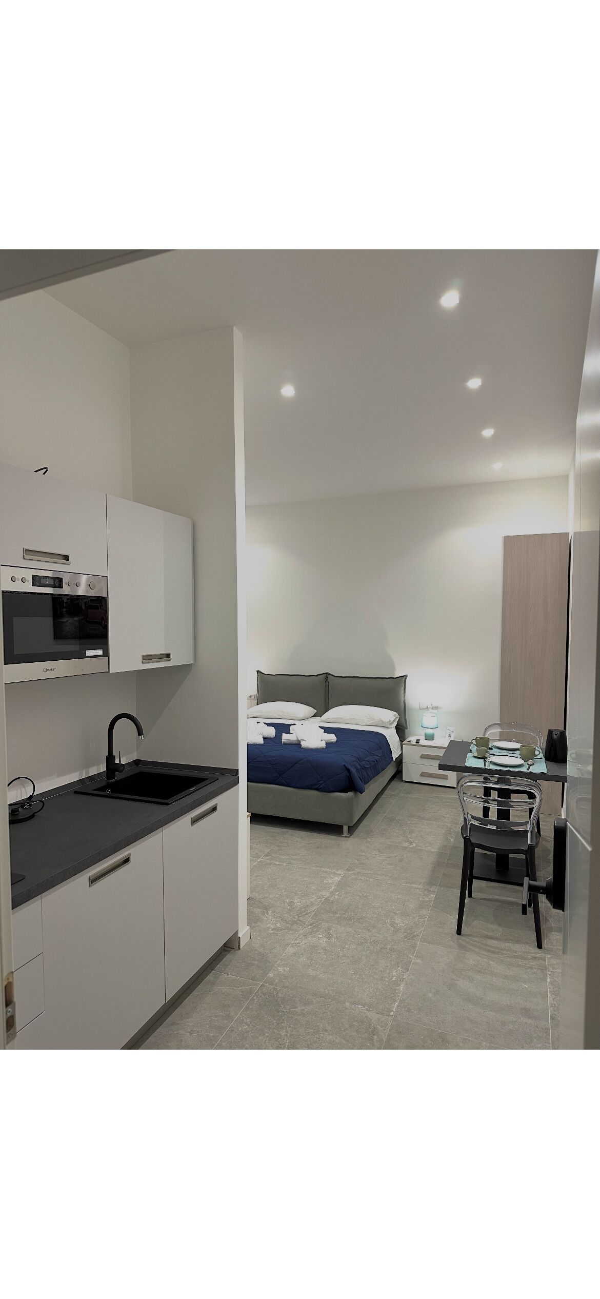 Classic Double or Twin Room | Desk, laptop workspace, blackout drapes, iron/ironing board