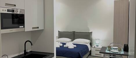 Phòng đôi hoặc 2 giường đơn phong cách cổ điển | Bàn, khu vực làm việc phù hợp cho laptop, màn/rèm cản sáng