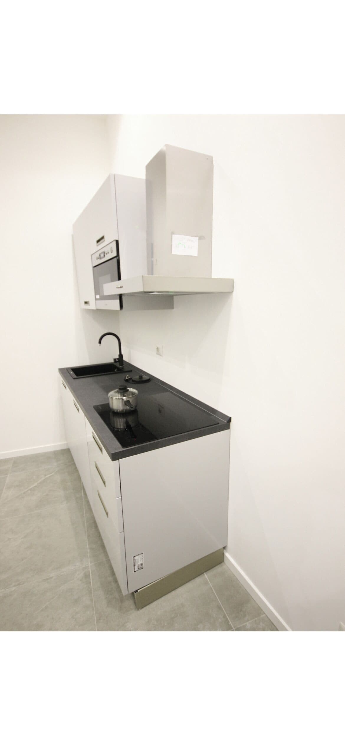 华丽开间 | 私人厨房 | 微波炉、烤箱、炉灶、厨具/餐具