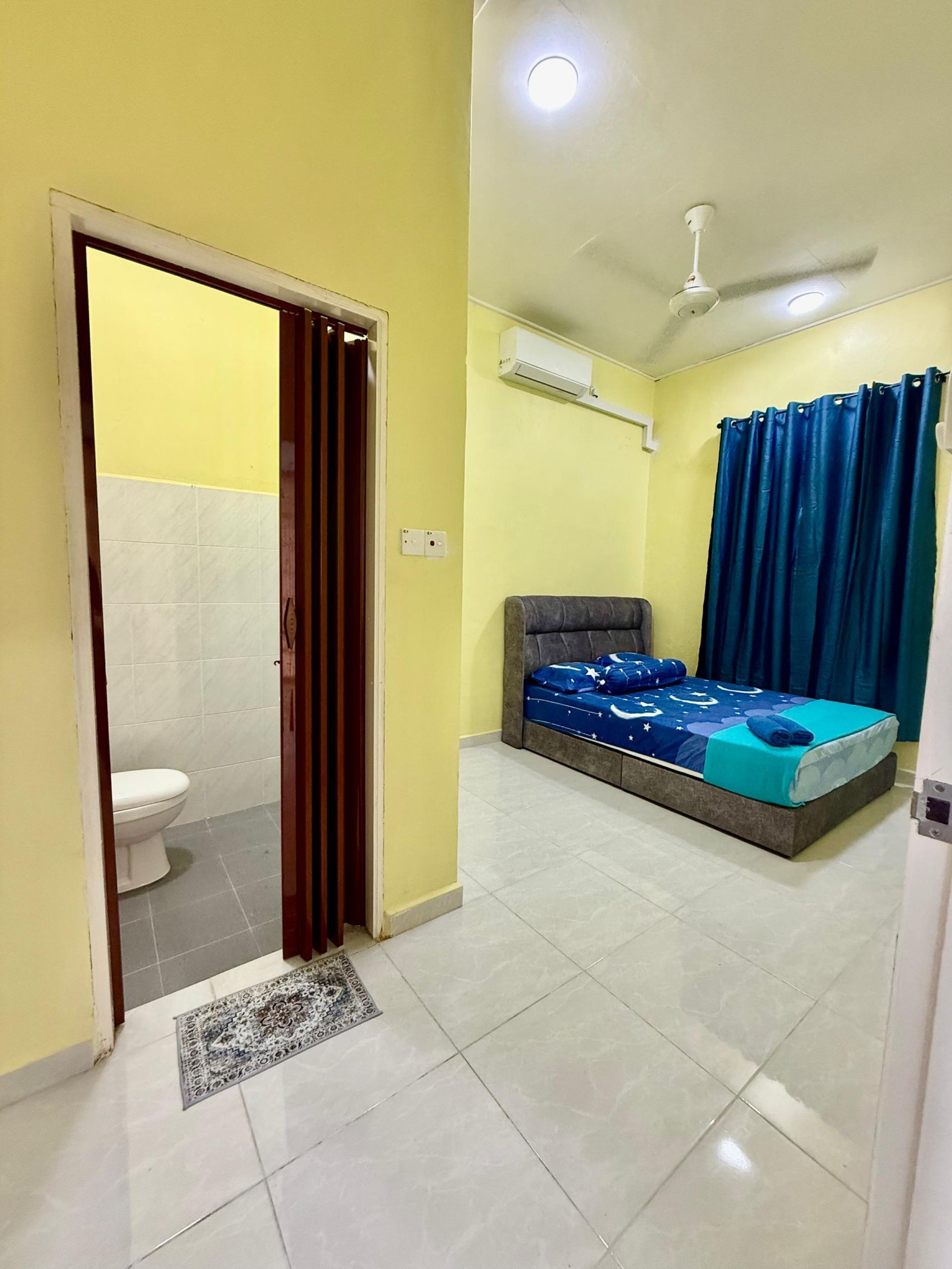 Bilik Mandi | Pancuran mandi, tuala disediakan, sabun, syampu 