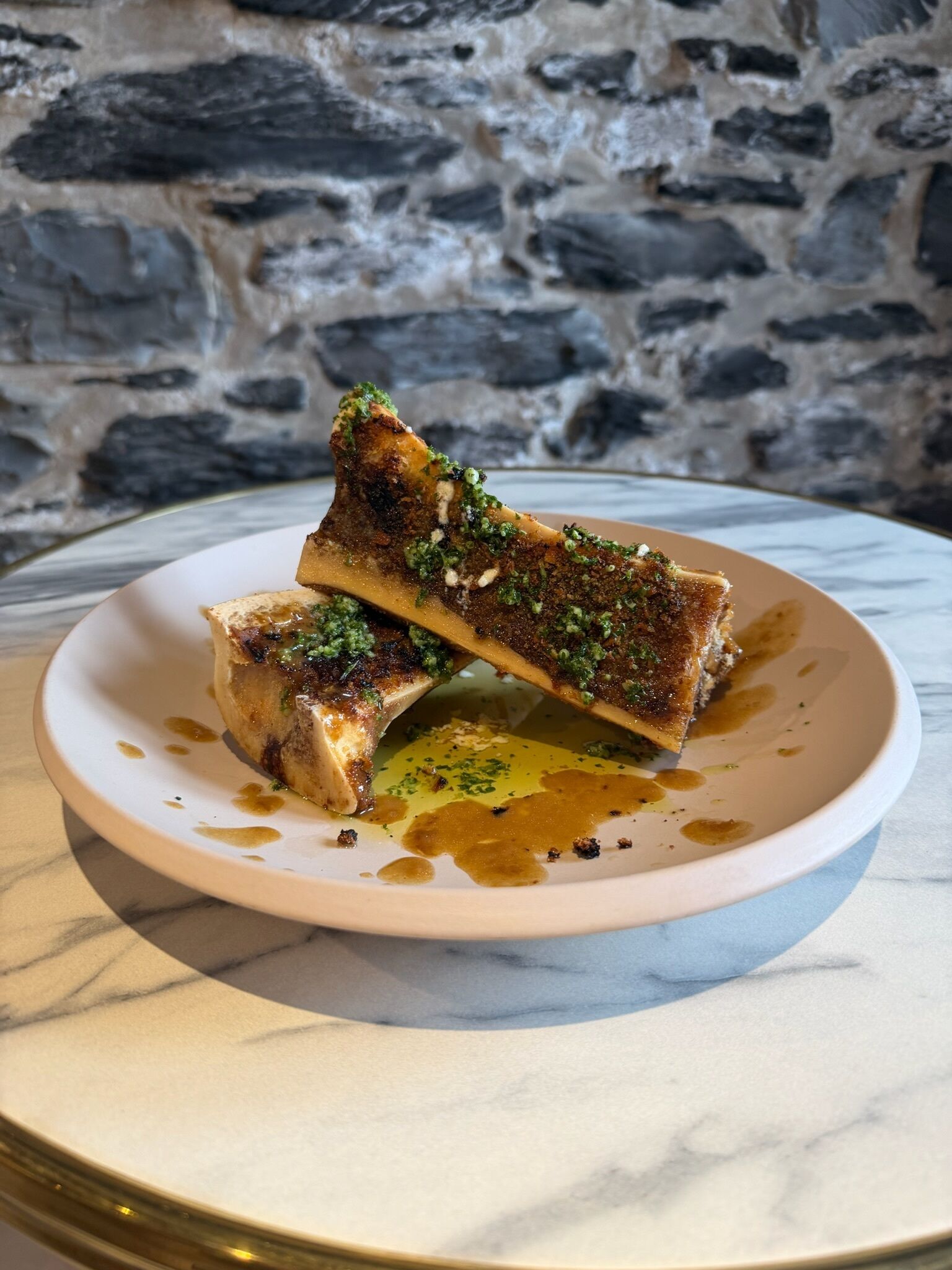 Déjeuner et dîner servis sur place, spécialités Cuisine française