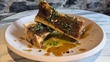 Serveert lunch en diner, Franse gerechten