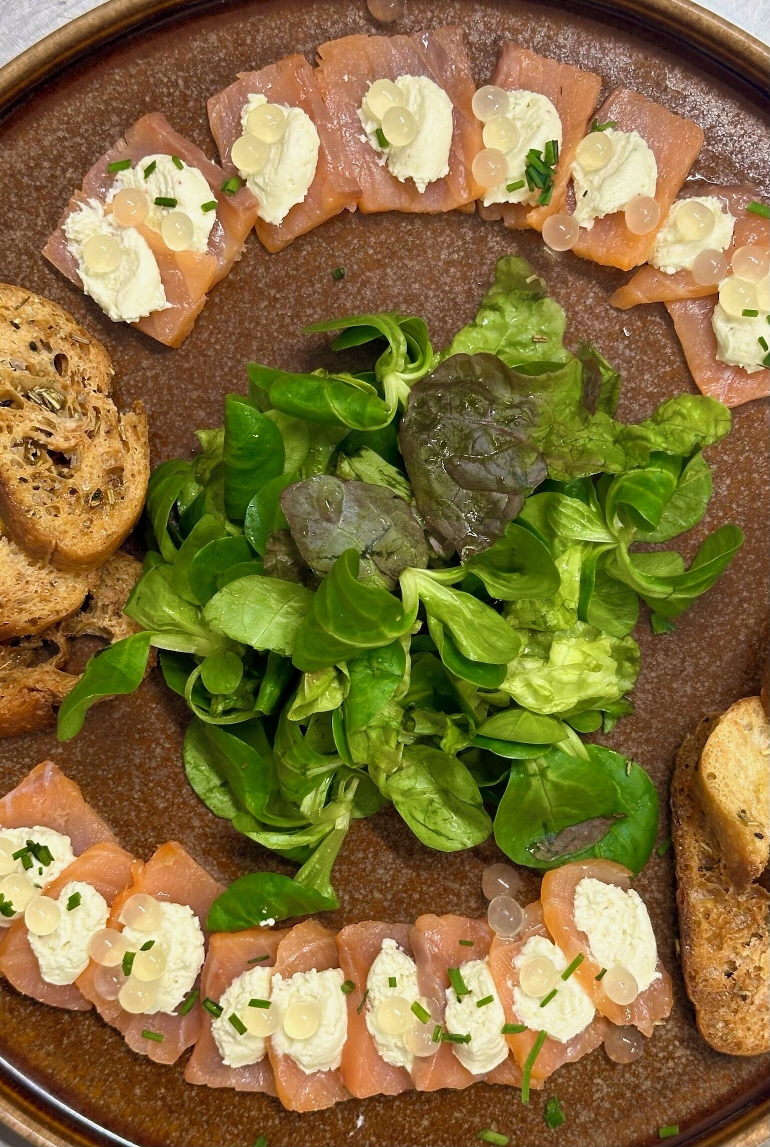 Déjeuner et dîner servis sur place, spécialités Cuisine française