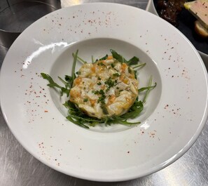 Lunch and dinner served, French cuisine