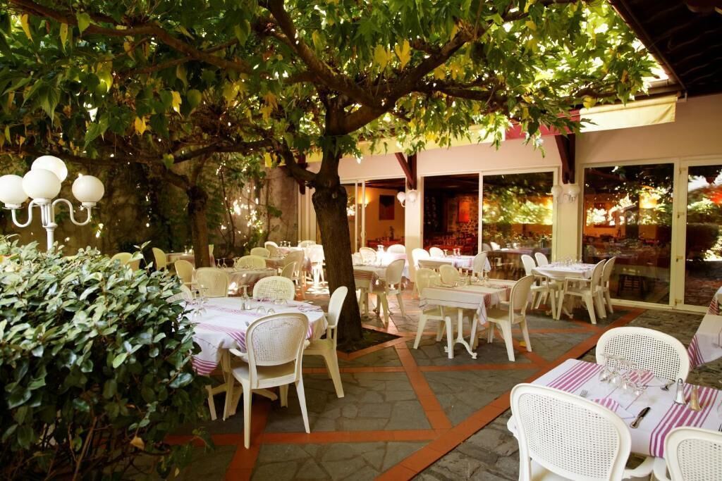 Lunch and dinner served, French cuisine