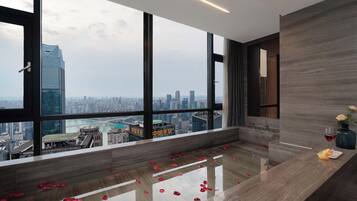 Luxury-Doppelzimmer, Stadtblick | Komfortbadewanne