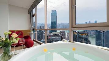 Superior Double Room, City View | Deep soaking bathtub