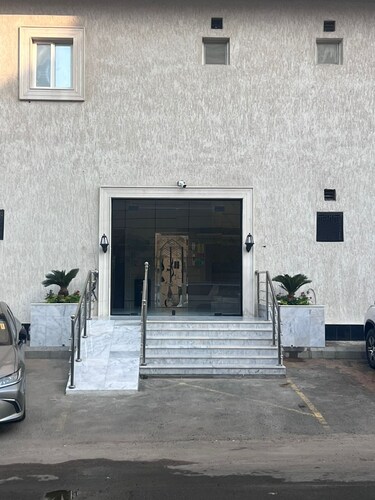 Cozy 1-bedroom apartment in adorable Jeddah with AC