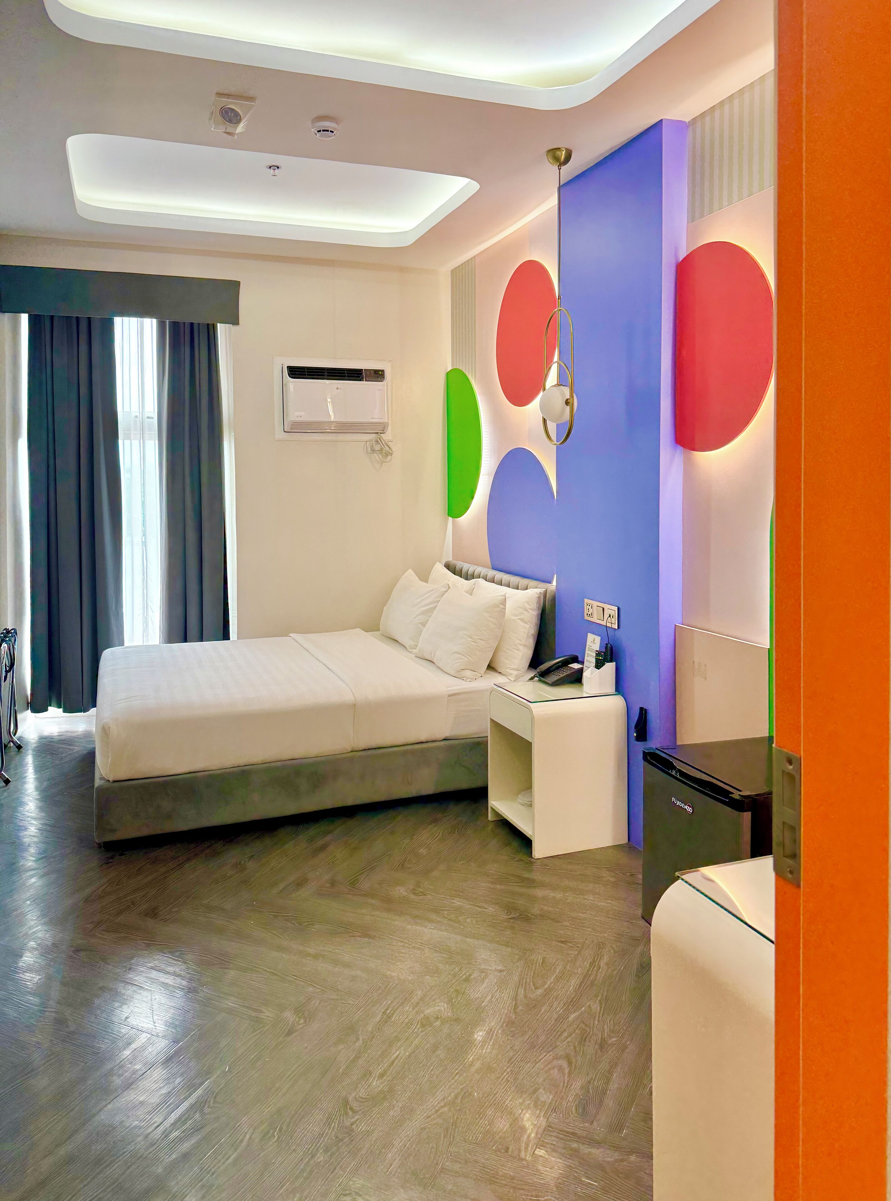 Deluxe-dobbeltværelse | Skrivebord, arbejdsområde til bærbare computere, gratis Wi-Fi