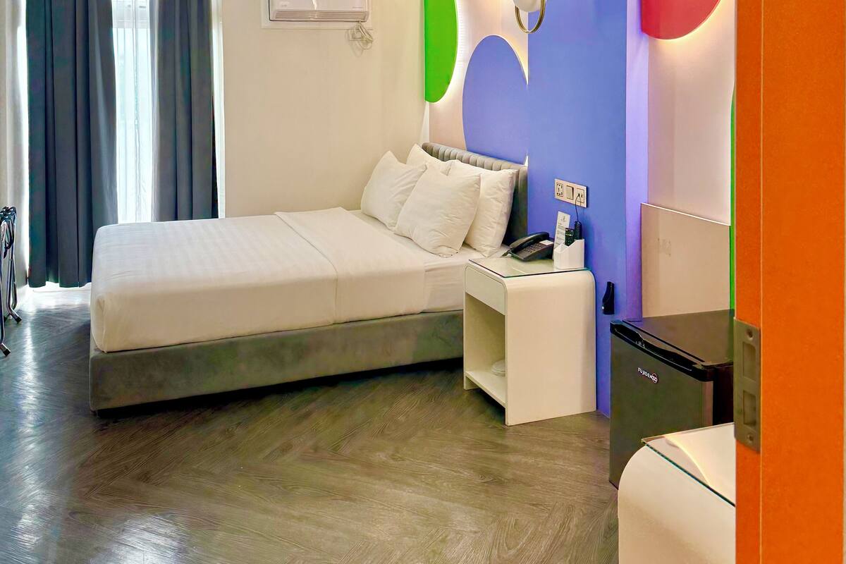 Deluxe-dobbeltværelse | Skrivebord, arbejdsområde til bærbare computere, gratis Wi-Fi