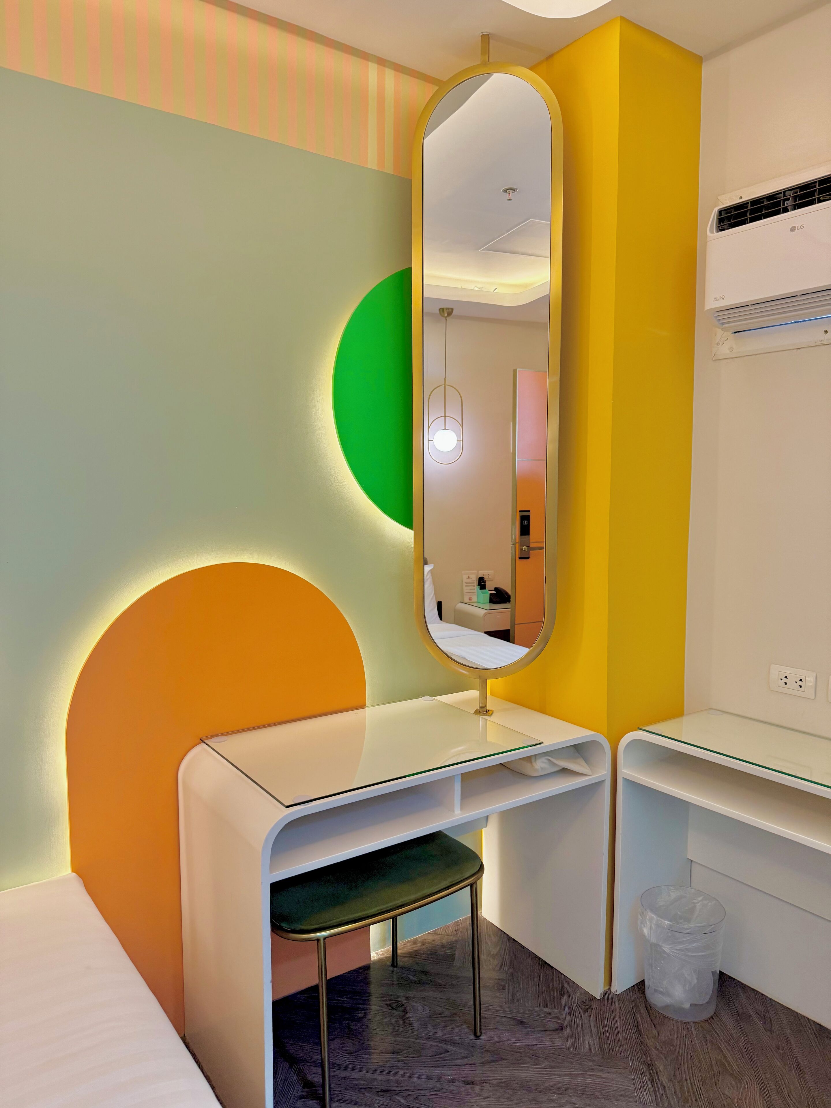 Standard-dobbeltværelse | Skrivebord, arbejdsområde til bærbare computere, gratis Wi-Fi