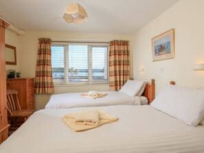 1 bedroom, individually decorated, individually furnished, free WiFi - 3 The Salcombe (Salcombe)