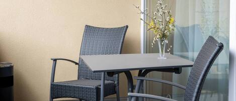 Apartment, 1 Bedroom, Accessible, Smoking | Outdoor dining