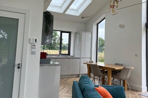 Dining - Woodford Portumna Sleeps 6 (Powers Cross)