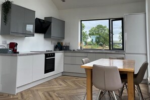 Fridge, microwave, oven, stovetop - Modern Cottage Near Portumna Forest Park Sleeps 6 (Powers Cross)