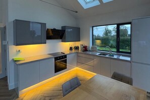 Fridge, microwave, oven, stovetop - Cozy Bungalow (Powers Cross)