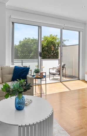 TV - The Hawthorn Townhouse – Caulfield (Caulfield)