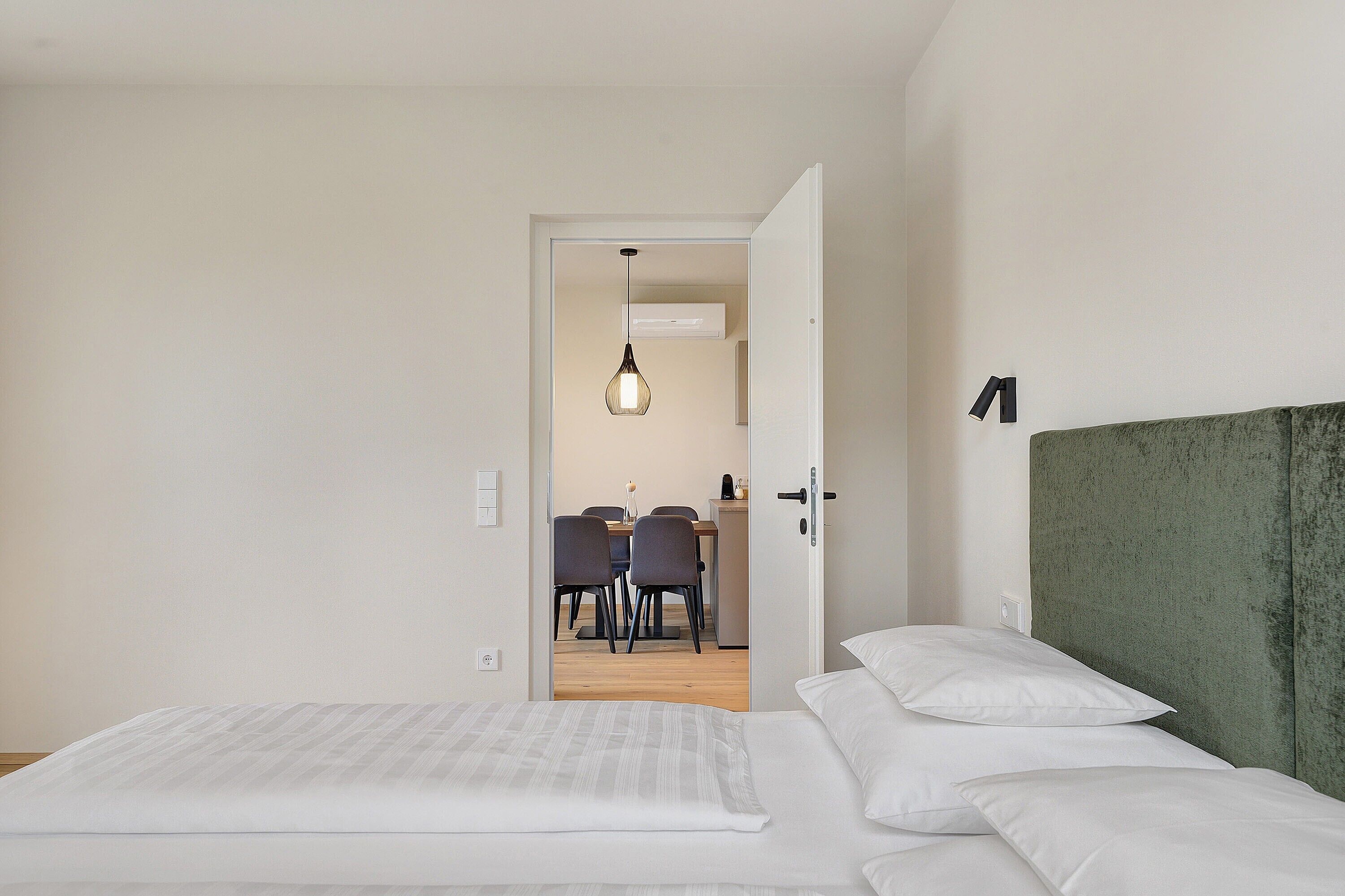 WiFi, bed sheets