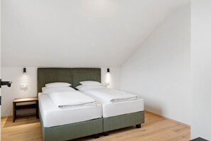 WiFi, bed sheets - Apartment 'Pink Lady' with Mountain View & Large Balcony (Lana)