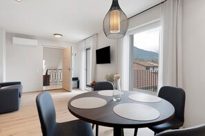 Dining - Apartment 'Pink Lady' with Mountain View & Large Balcony (Lana)
