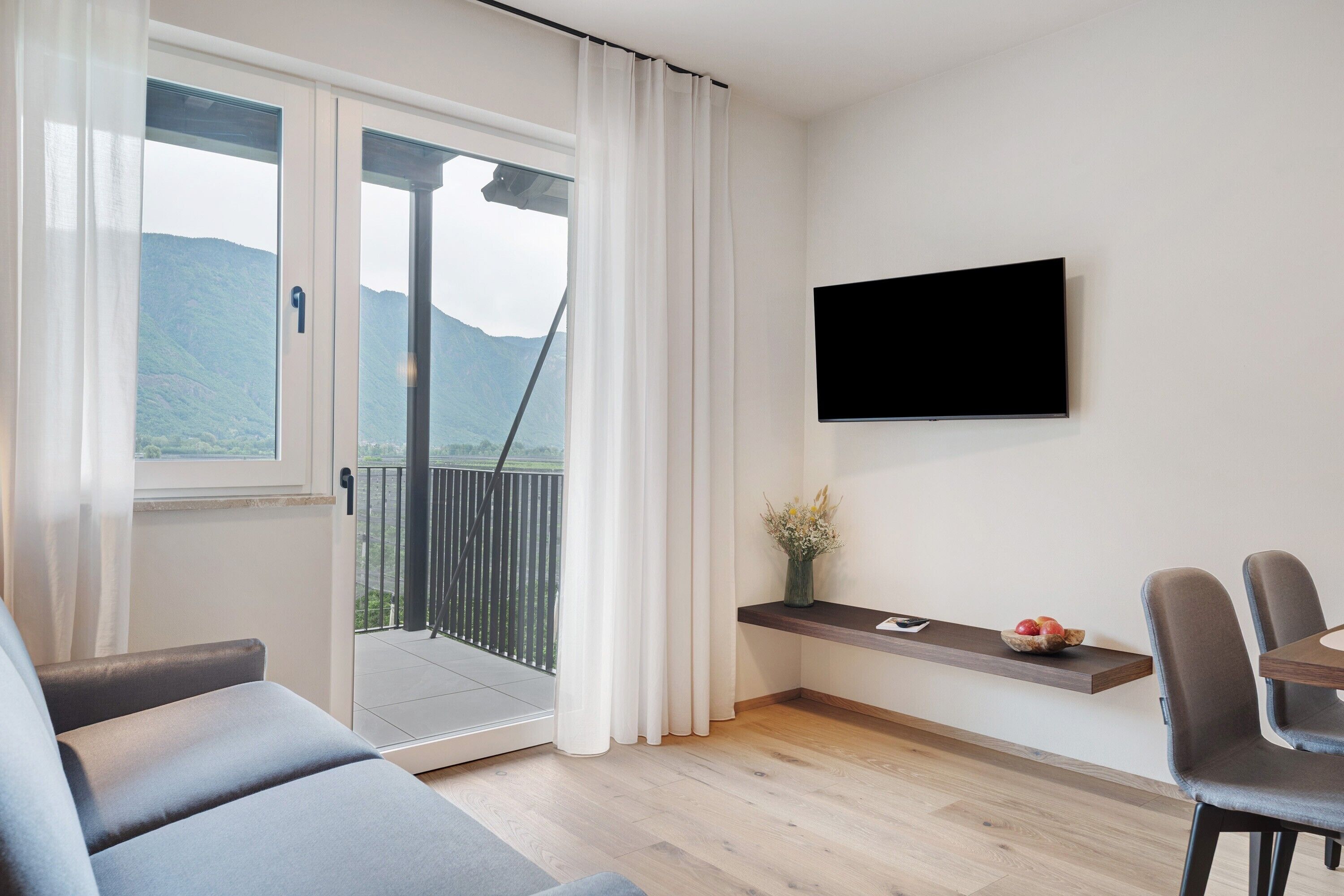 Fernseher, Tischtennisplatte