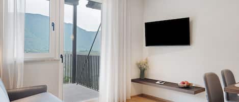 Fernseher, Tischtennisplatte