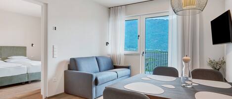 Fernseher, Tischtennisplatte